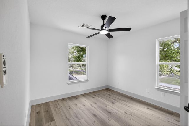 1086 S Hood Street, Alvin, TX 77511