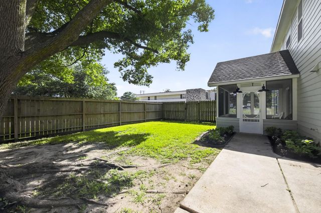 1086 S Hood Street, Alvin, TX 77511
