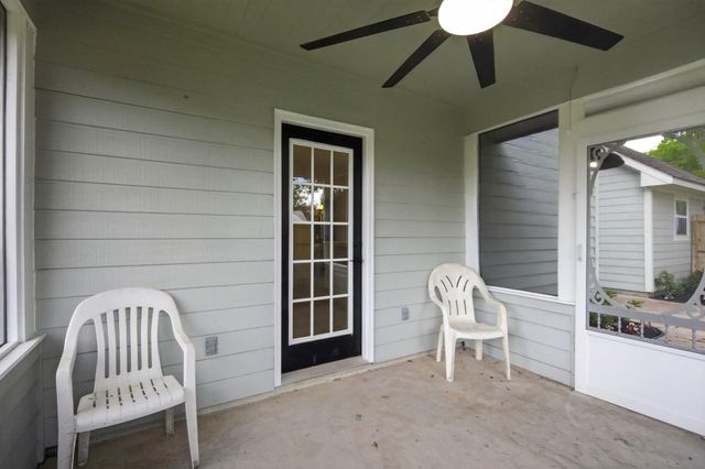 1086 S Hood Street, Alvin, TX 77511