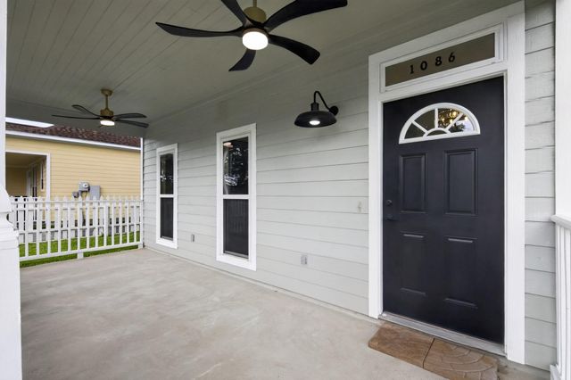 1086 S Hood Street, Alvin, TX 77511