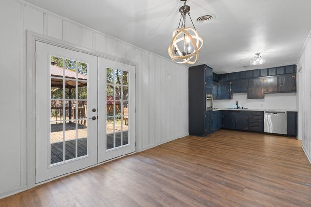 107 Hilltop Drive, Grandview, TX 76050