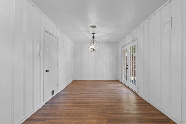 107 Hilltop Drive, Grandview, TX 76050