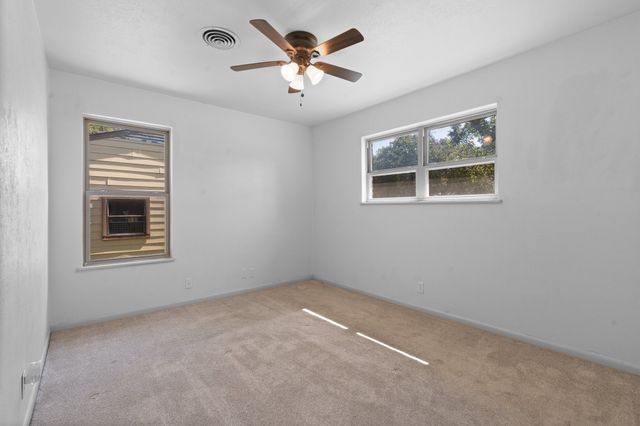 107 Hilltop Drive, Grandview, TX 76050