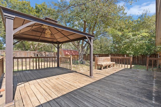 107 Hilltop Drive, Grandview, TX 76050