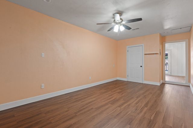 107 Hilltop Drive, Grandview, TX 76050