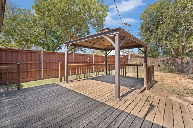 107 Hilltop Drive, Grandview, TX 76050