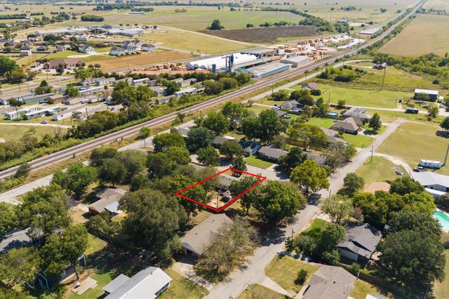 107 Hilltop Drive, Grandview, TX 76050