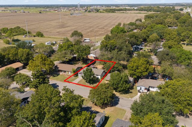 107 Hilltop Drive, Grandview, TX 76050