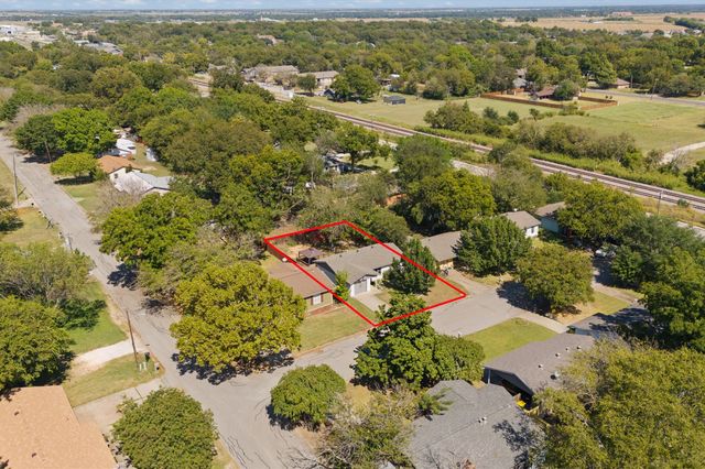 107 Hilltop Drive, Grandview, TX 76050