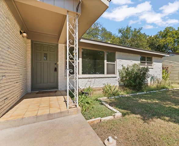 107 Hilltop Drive, Grandview, TX 76050