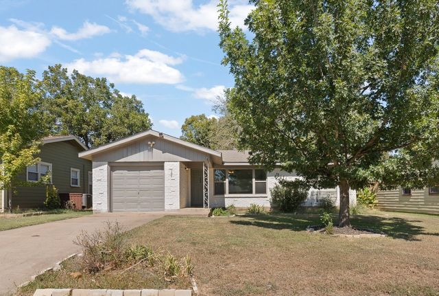 107 Hilltop Drive, Grandview, TX 76050