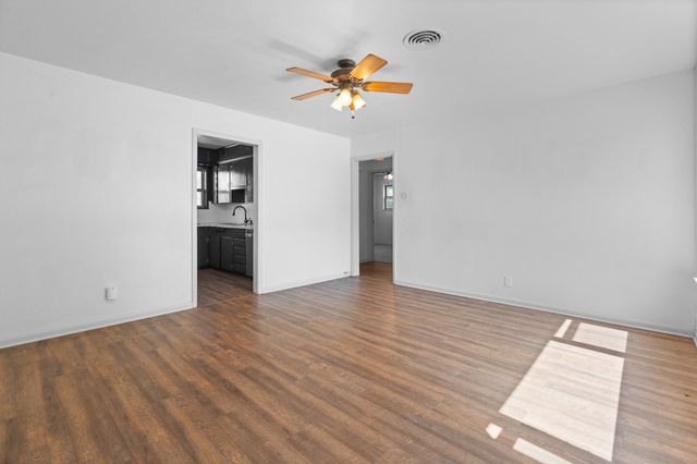 107 Hilltop Drive, Grandview, TX 76050