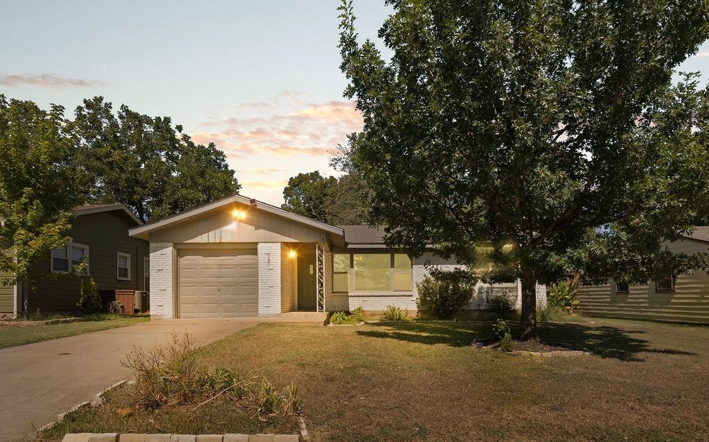 107 Hilltop Drive, Grandview, TX 76050