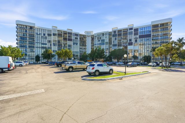 1000 Parkview Drive 1006, Hallandale Beach, FL 33009