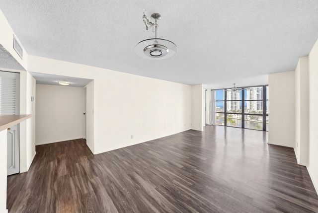 1000 Parkview Drive 1006, Hallandale Beach, FL 33009