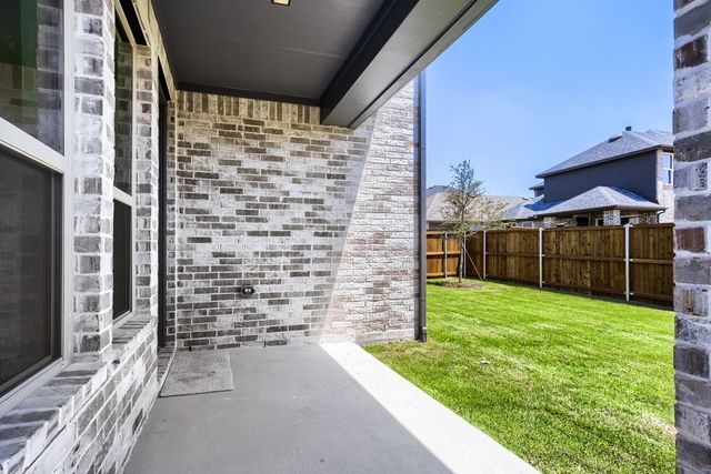 828 Stone Grove Road, Lavon, TX 75166