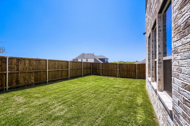 828 Stone Grove Road, Lavon, TX 75166