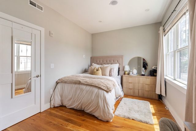 182 W 7th St 2, Boston, MA 02127