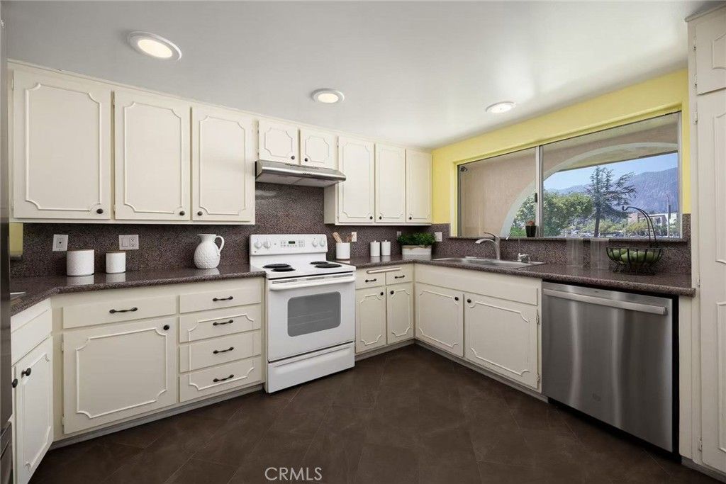Image 11 of property listing at 630 W Huntington Drive 216, Arcadia, CA 91007