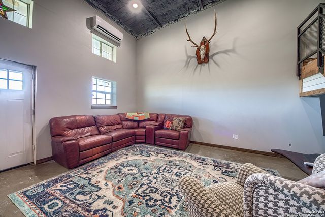 240 Glory Lane, Marion, TX 78124