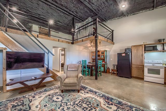 240 Glory Lane, Marion, TX 78124