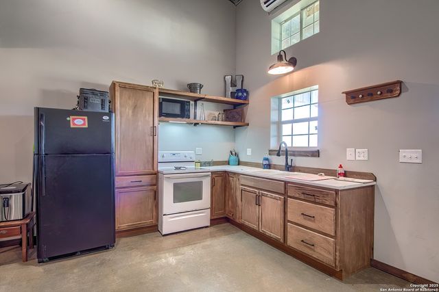 240 Glory Lane, Marion, TX 78124