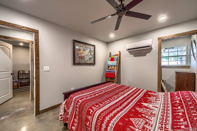 240 Glory Lane, Marion, TX 78124