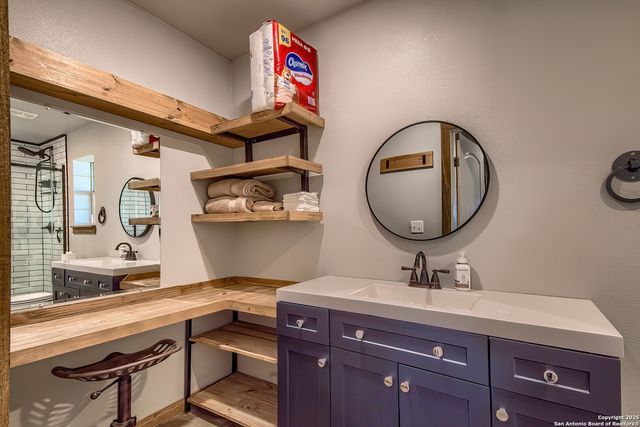 240 Glory Lane, Marion, TX 78124