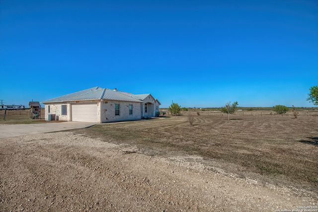 240 Glory Lane, Marion, TX 78124