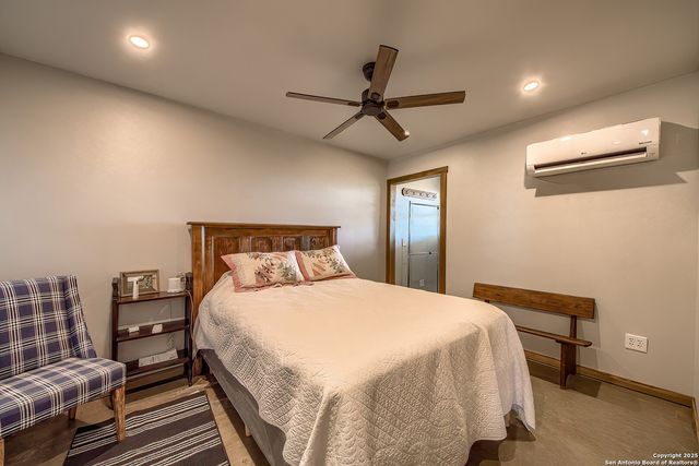 240 Glory Lane, Marion, TX 78124