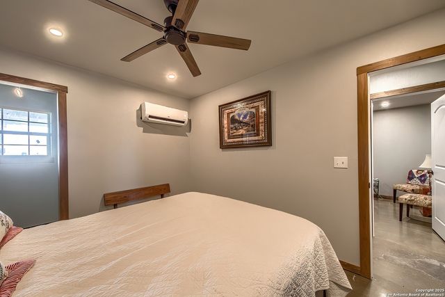 240 Glory Lane, Marion, TX 78124