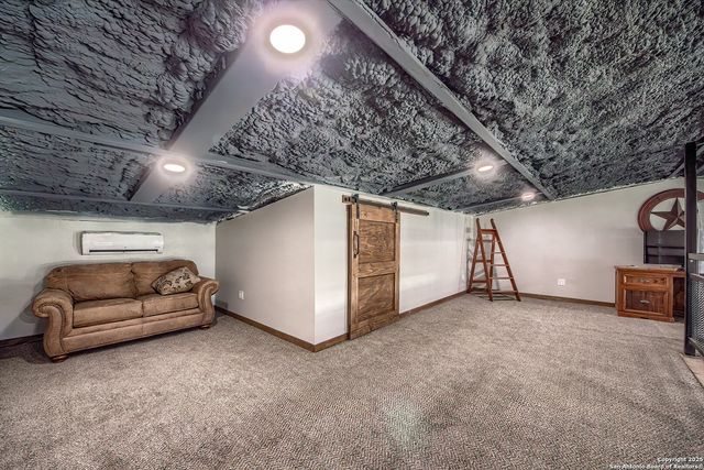 240 Glory Lane, Marion, TX 78124