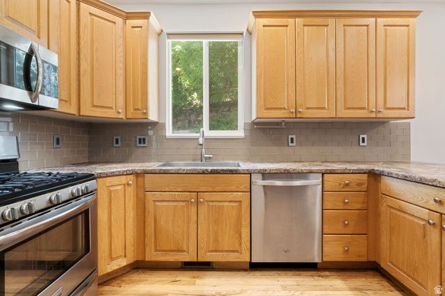 1542 N 2575 E, Layton, UT 84040