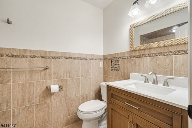 127 Oakmont Ct, Edison Twp., NJ 08820