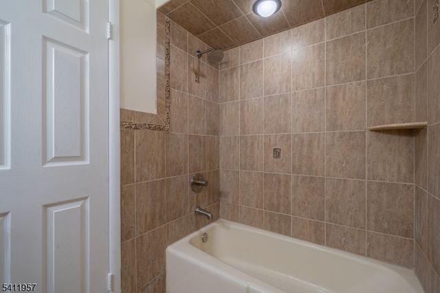 127 Oakmont Ct, Edison Twp., NJ 08820