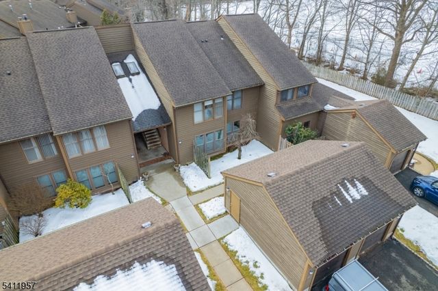 127 Oakmont Ct, Edison Twp., NJ 08820