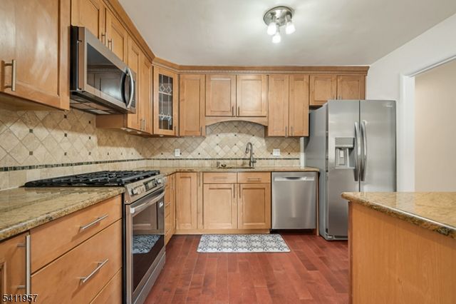 127 Oakmont Ct, Edison Twp., NJ 08820