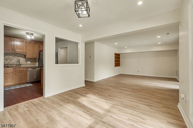 127 Oakmont Ct, Edison Twp., NJ 08820