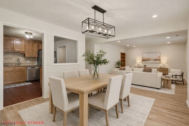 127 Oakmont Ct, Edison Twp., NJ 08820