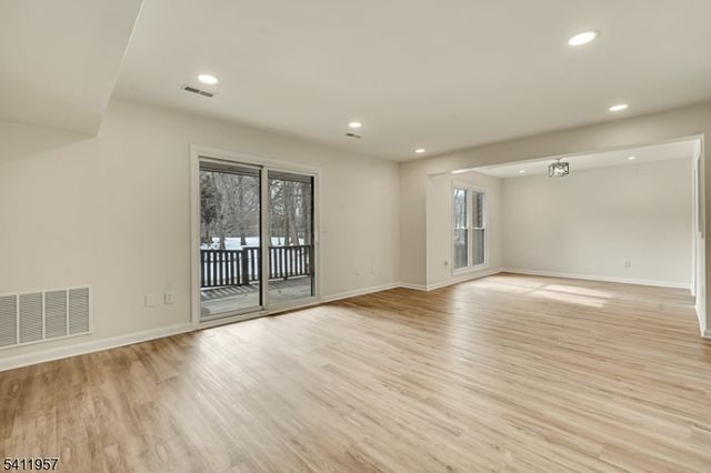 127 Oakmont Ct, Edison Twp., NJ 08820