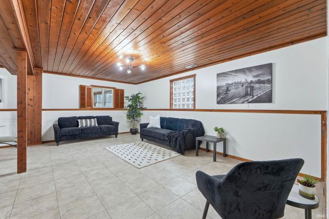 4299 E 1000 N, Roanoke, IN 46783