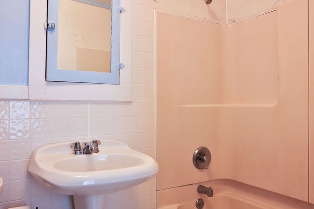 16 Gault Avenue, Oneonta, NY 13820