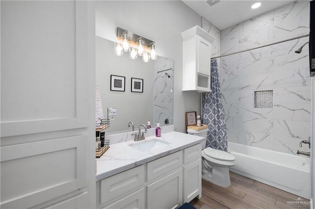 732 N Kika De La Garza Boulevard, La Joya, TX 78560