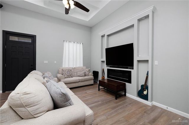 732 N Kika De La Garza Boulevard, La Joya, TX 78560