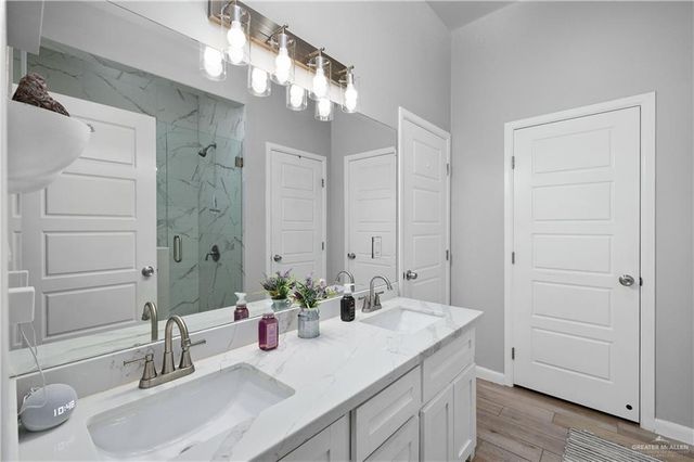 732 N Kika De La Garza Boulevard, La Joya, TX 78560