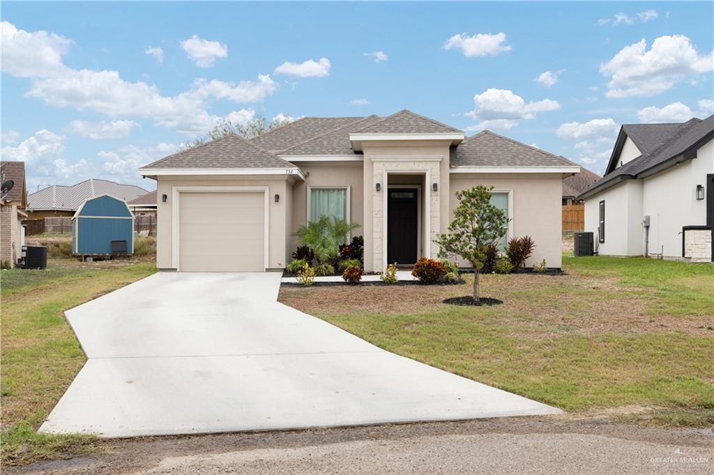 732 N Kika De La Garza Boulevard, La Joya, TX 78560