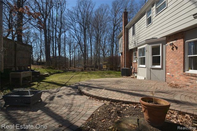 1811 Campus Court, Rochester Hills, MI 48309