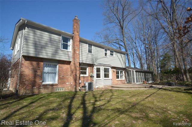 1811 Campus Court, Rochester Hills, MI 48309