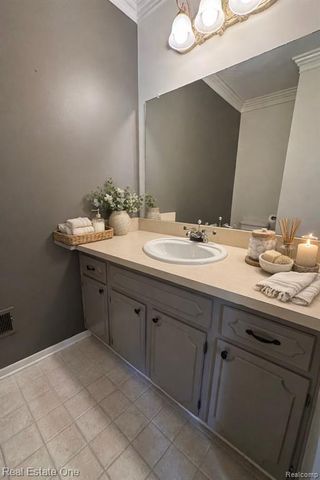 1811 Campus Court, Rochester Hills, MI 48309