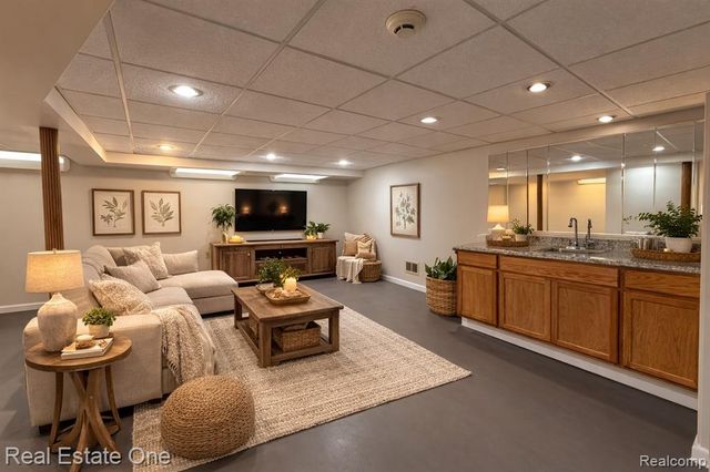 1811 Campus Court, Rochester Hills, MI 48309